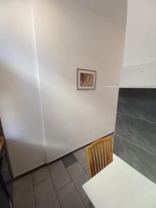 Petersburger Straße - kleines Apartment mit Küche und Bad