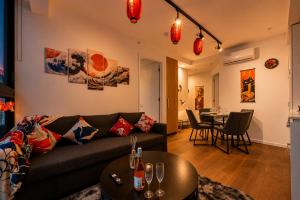 Modern Tokyo Pop 2BR Retreat - Melbourne Central