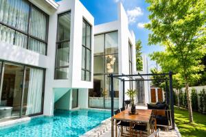Villa Valmont 4BR Luxury Private Pool Lux Pride