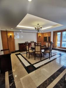 Luxurious SpaciousHome 17pax 4Bedroom Fahrenheit 88 Pavillon Bukit Bintang TRX AJH10