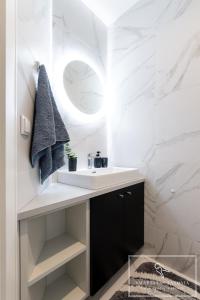 High-End 2BR, Ambassador building, Lift, Skyline view