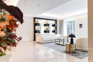 High-End 2BR, Ambassador building, Lift, Skyline view