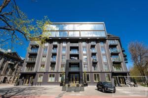High-End 2BR, Ambassador building, Lift, Skyline view