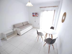 Galatas apartment 5 with beautiful sunset, 750m from the sea