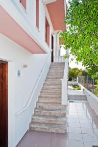 Galatas apartment 5 with beautiful sunset, 750m from the sea