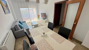 Babu Home Bcn - Welcoming, Peaceful, 20 min airport drive, Easy street parking, 70m2