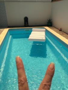 chambre privée climatisée cuisine dété piscine vélo