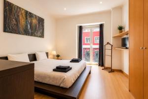 Spacious 3BR Apartment, Metro at Door, Baixa