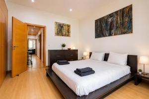 Spacious 3BR Apartment, Metro at Door, Baixa