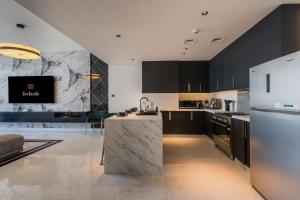 Premium 1BR with Balcony Mins to Marina & Metro