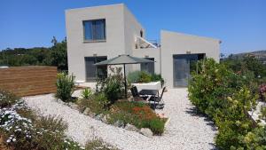 Beautiful 2 bedroom villa with private plunge pool