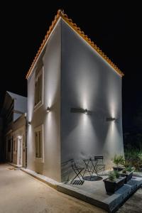 Sarakina Urban Grace in Stone by 8essentially