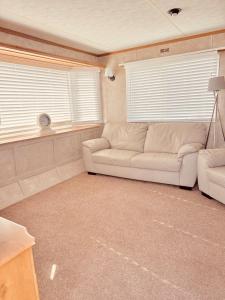 6 Birth Cosy caravan 134 Sealands