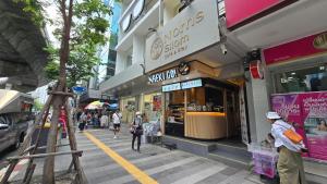 Norns Silom Cafe & Stay