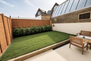 Stylish Queens Park 1BR Garden Flat near Notting Hill & Little Venice by Staylio London