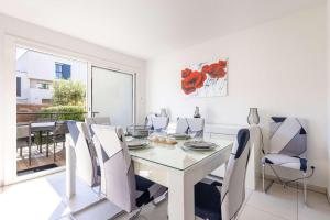 Spacieuse villa moderne à 500m de la plage dans une résidence