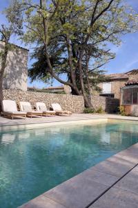 Maison Majorine - le Jardin - Piscine & Charme près dAvignon