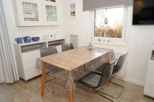 Blockhaus mit Wintergarten und Kamin