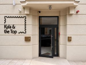 Kula & the Top Apartments by Irundo