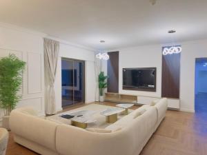 Luxury 4BR & Maid in JBR Furnished & Walk to Beach