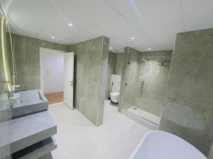 Luxury 4BR & Maid in JBR Furnished & Walk to Beach