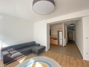 2 bedroom spacious flat near Opera, Andrassy bld