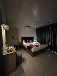 Rajav - Celebrity Beach Hub & Resort