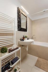BNB FlyStay Balcony Retreat