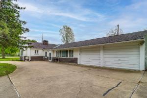 Metro Detroit Home Base w Yard, Pets Welcome!