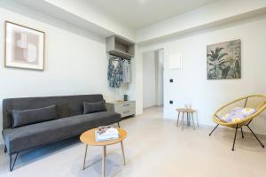 Stylish Coastal Retreat-10 Steps from Sandy Beach