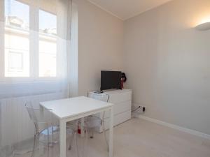 Xenia Milano - Studio apt in Via Monte Palombino 2