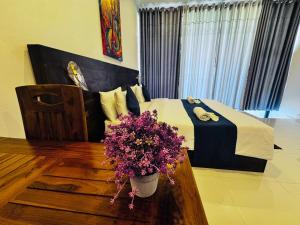 HOTEL Pearl White Residency
