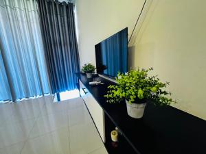 HOTEL Pearl White Residency