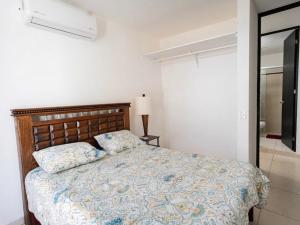 3BR and 3BA Home with shared Pool and Jacuzzi