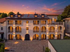 Lake Iseo Apartments & Suites