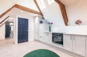5 bedroom spacious Barbican house