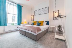 5 bedroom spacious Barbican house