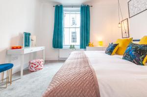 5 bedroom spacious Barbican house