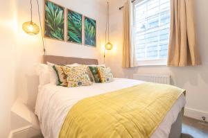 5 bedroom spacious Barbican house