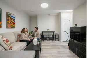 2BR Stylish & Private Suite FREE Banff Pass Netflix Parking SE Calgary