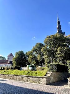 Heart of the Old Town - Space, Views & Comfort