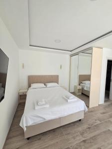Luxury Studio with Sea View & Heated Pool
