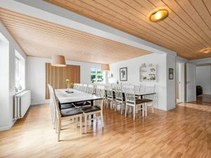 Apartment Eini - 4-5km from the sea by Interhome
