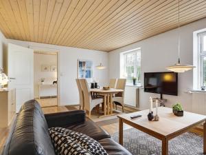 Apartment Eini - 4-5km from the sea by Interhome