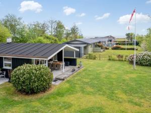 Holiday Home Rikkart - from the sea by Interhome