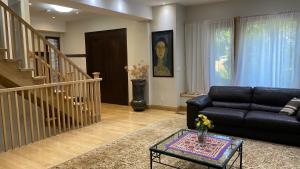 LUXURY HOME IN PRESTIGIOUS BAYVIEW VILLAGE in TORONTO
