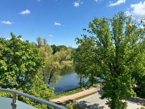 Apartament nad jeziorkiem