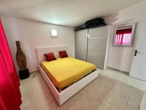 Central attic with large furnished terrace