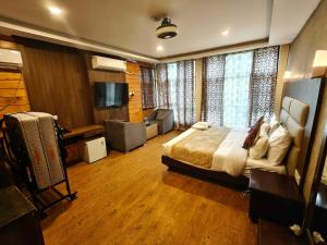 Palette Hotel Regency Valley View Pahalgam
