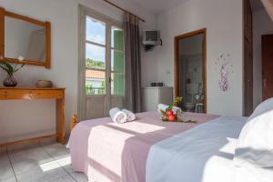 Smaragdi Rooms and Studios Skopelos Greece